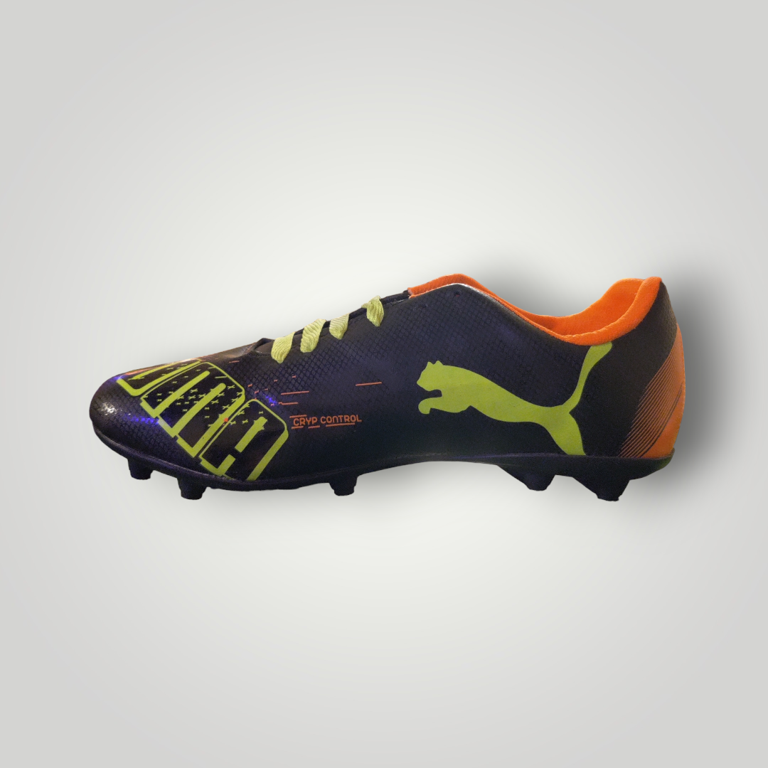 Tachones de Futbol Pasto Natural Modelo PUMA 2027 Color Negro Naranja Neon Tallas del 25 al 28.5 Mx