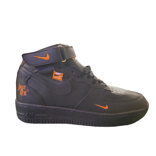 Sneakers Nike Modelo AirForce One Color Negro Naranja Tallas del 25 al 28,5 Mx