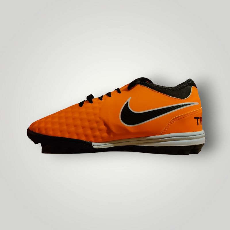 Tenis de Futbol Rápido Modelo 2269 NIKE TIEMPO Color Naranja Negro Tallas del 25 al 28.5 Mx
