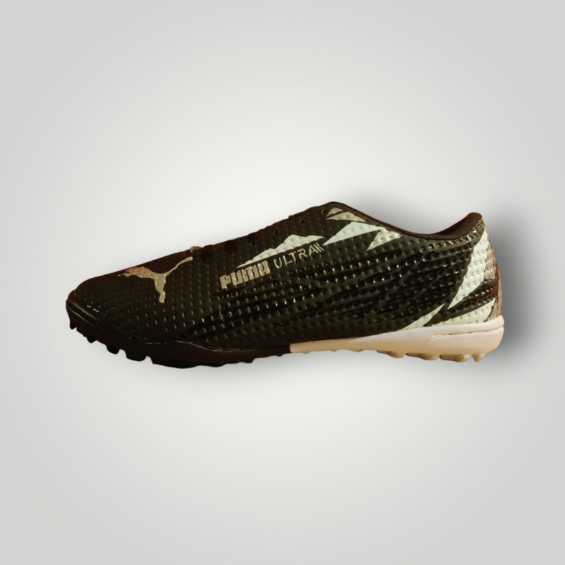 Tenis de Futbol Rápido Modelo PUMA ULTRA FEEL THE ACTION Color Negro Blanco Neón Tallas del 25 al 28.5 Mx