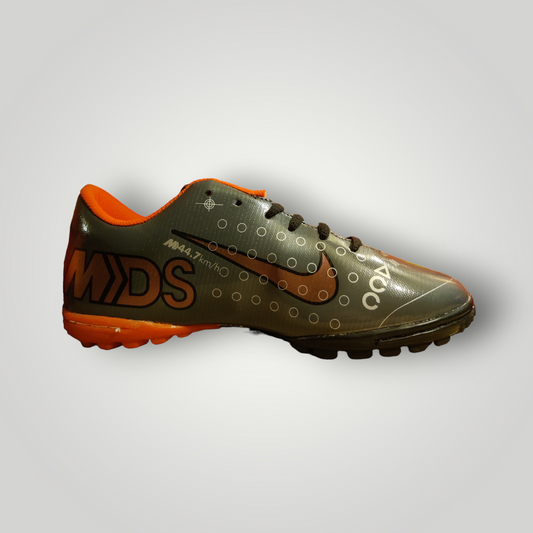 Tenis de Futbol Rápido Modelo NIKE MERCURIAL MD5 Color Gris Oxford Negro Plata Tallas del 22 al 25 Mx