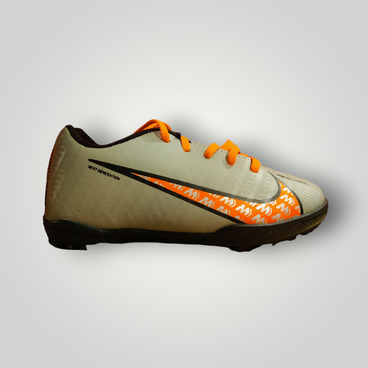 Tenis de Futbol Rápido Infantil Modelo Mercurial Zoom Color Gris Naranja Negro Tallas del 17 al 21.5 Mx