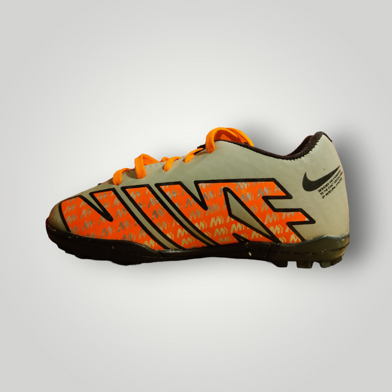 Tenis de Futbol Rápido Infantil Modelo Mercurial Zoom Color Gris Naranja Negro Tallas del 17 al 21.5 Mx