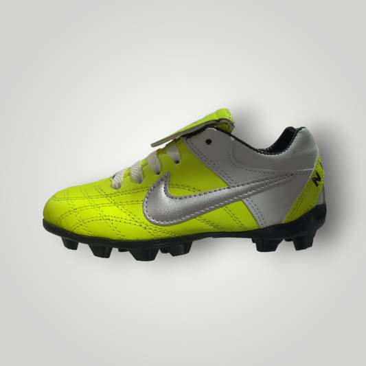 Tachones de Futbol Pasto Natural Infantil Modelo NIKE CLÁSICOS Color Amarillo Blanco Negro Tallas del 17 al 21.5 Mx TRENDY