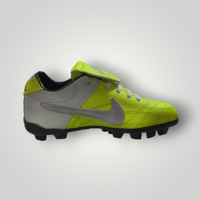 Tachones de Futbol Pasto Natural Infantil Modelo NIKE CLÁSICOS Color Amarillo Blanco Negro Tallas del 17 al 21.5 Mx TRENDY