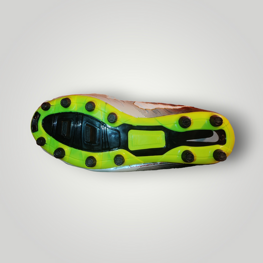 Tachones de Futbol Pasto Natural Modelo NIKE TIEMPO LEGEND 7 Color Plata Negro Amarillo Neón Tallas del 25 al 28.5 Mx