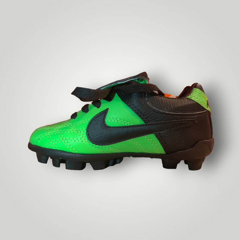 Tachones de Futbol Pasto Natural Infantil Modelo NIKE CLÁSICO Color Negro Verde Tallas del 17 al 21.5 Mx