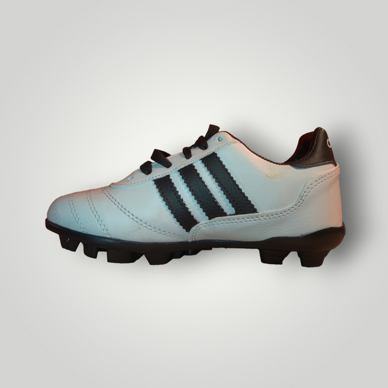 Tachones de Futbol Pasto Natural Modelo COPA MUNDIAL Color Blanco con Negro Tallas del 25 al 28.5 Mx