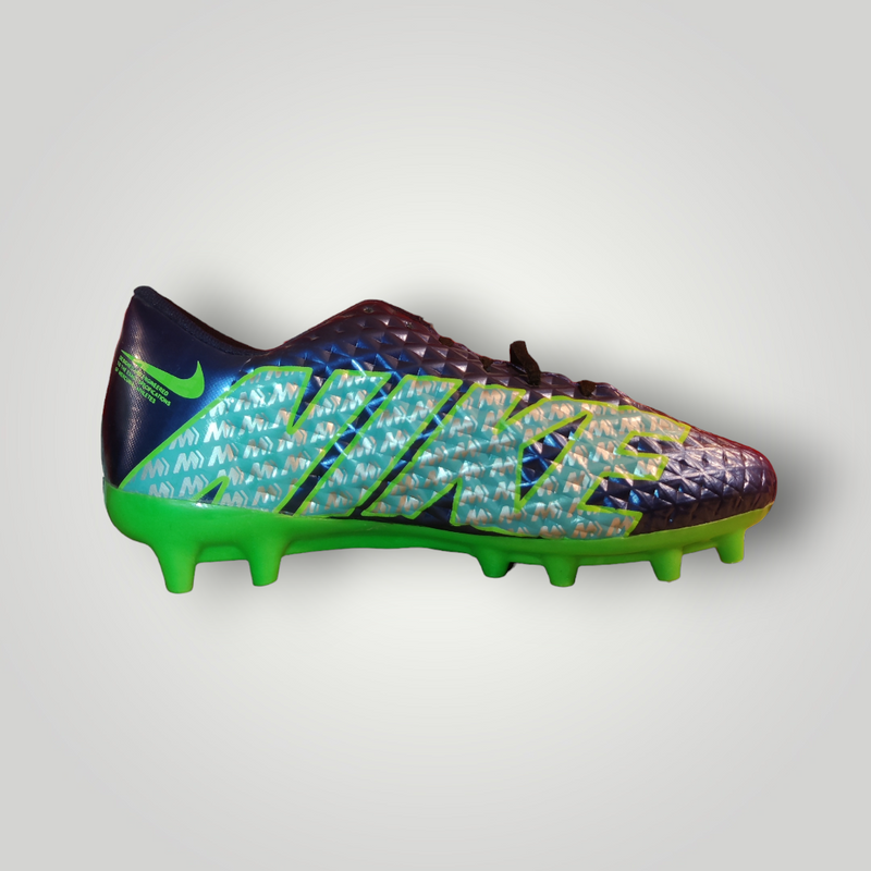 Tachones de Futbol Pasto Natural Modelo Z15 Color Marino Aqua Neón Tallas del 25 al 28.5 Mx
