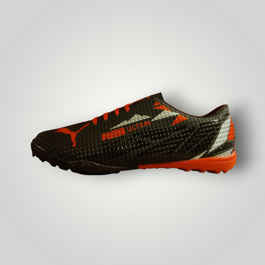 Tenis de Futbol Rápido Modelo PUMA FEEL THE ACTION Color Negro Rojo Plata Tallas del 25 al 28.5 Mx