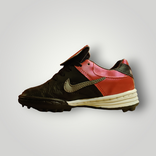 Tenis de Futbol Rápido Infantil Modelo NIKE CLÁSICO 1OOO Color Negro Rosa Tallas del 17 al 21.5 Mx