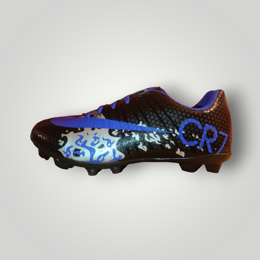 Tachones de Futbol Pasto Natural Modelo CRISTIANO Color Negro Plata Rey Tallas del 25 al 28.5 Mx